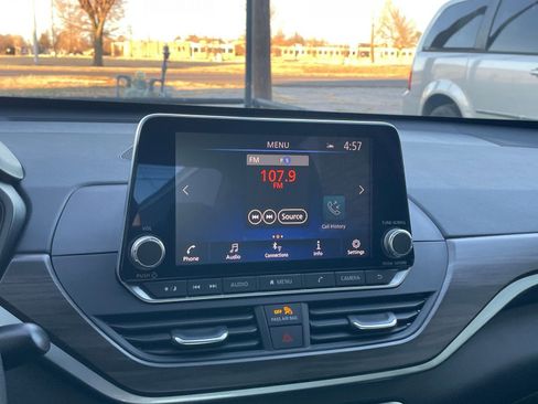 Used 2025 Nissan Altima 2.5 SV image 21