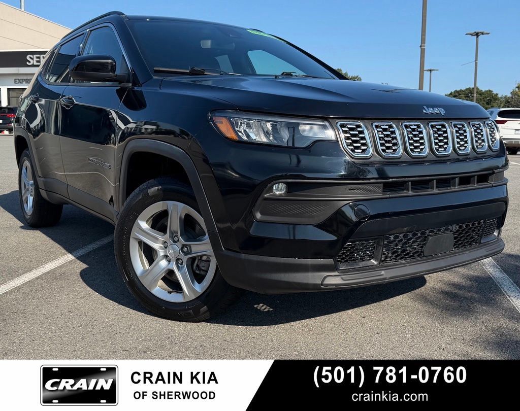 Used 2024 Jeep Compass Latitude AWD/4WD image 1