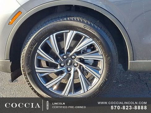 Certified 2025 Lincoln Aviator AWD image 8