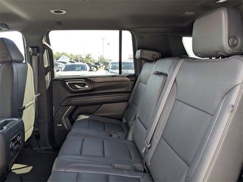 Used 2023 Chevrolet Suburban LT image 16
