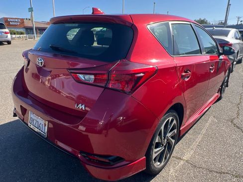 Used 2018 Toyota Corolla iM w/ Carpet Mat Package (TMS) FWD image 4