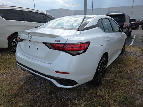 Used 2025 Nissan Sentra SR FWD image 3