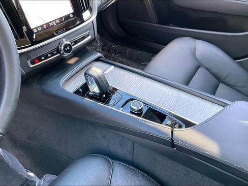 Certified 2024 Volvo V90 B6 Cross Country Plus w/ Climate Package image 16