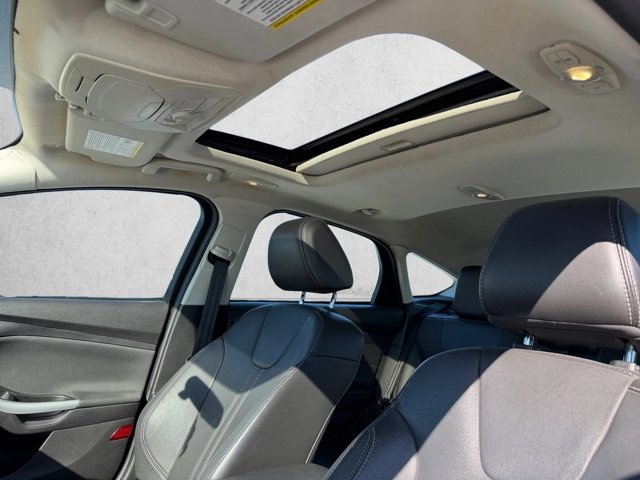 Used 2014 Ford Focus SE w/ Equipment Group 201A FWD image 9