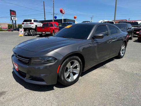 Used 2015 Dodge Charger SE w/ Sport Appearance Group RWD image 3