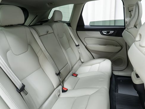 New 2025 Volvo XC60 B5 Core w/ Protection Package Premier image 24