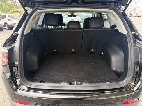 Used 2018 Jeep Compass Latitude w/ Cold Weather Group image 10