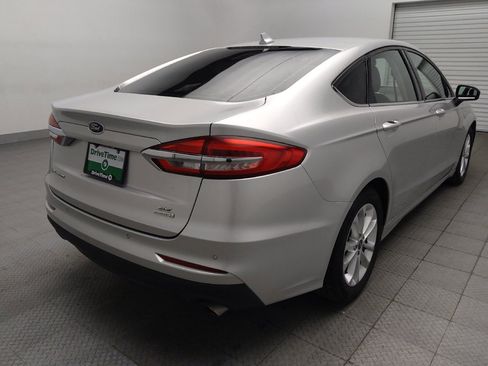 Used 2019 Ford Fusion SE FWD image 9