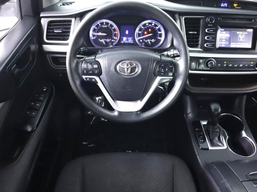 Used 2016 Toyota Highlander LE FWD image 25