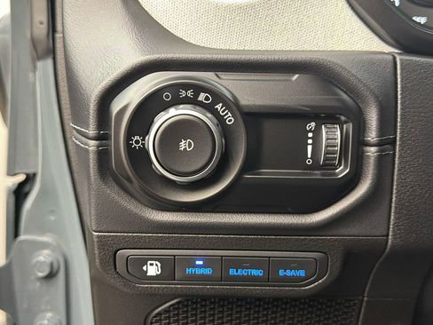 Used 2025 Jeep Wrangler Unlimited Sahara w/ Safety Group AWD/4WD image 30