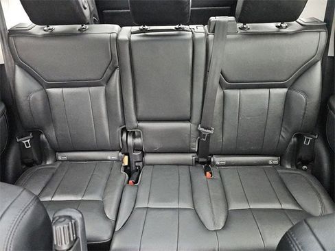 Used 2019 Land Rover Discovery SE image 13