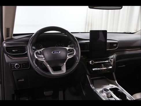 Certified 2023 Ford Explorer Limited w/ Hybrid Equipment Group 310A AWD/4WD image 7