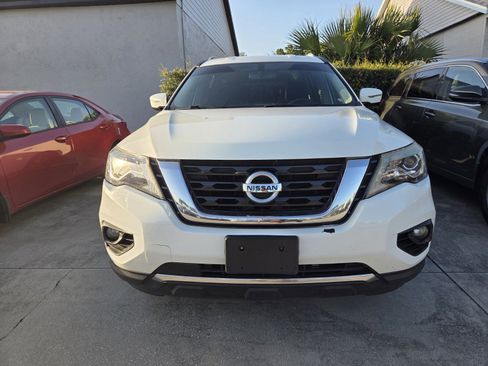 Used 2020 Nissan Pathfinder SV AWD/4WD image 2
