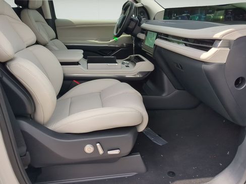 New 2026 Lincoln Navigator L Premier AWD/4WD image 24
