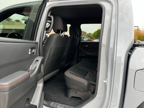 Used 2025 Nissan Frontier PRO-4X image 11