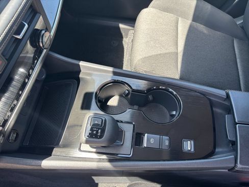Used 2025 Nissan Rogue SV FWD image 43
