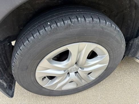 Used 2015 Toyota RAV4 LE AWD/4WD image 7