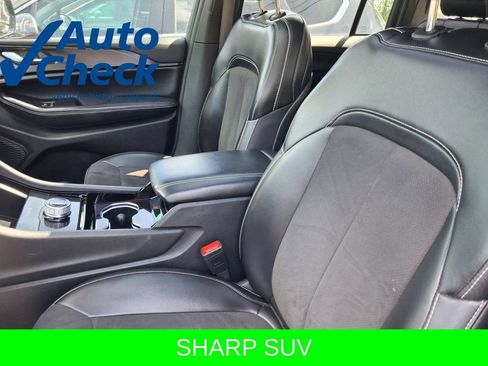 Used 2023 Jeep Grand Cherokee Altitude AWD/4WD image 17