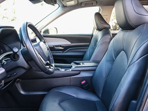 Used 2024 Toyota Grand Highlander AWD Hybrid image 17