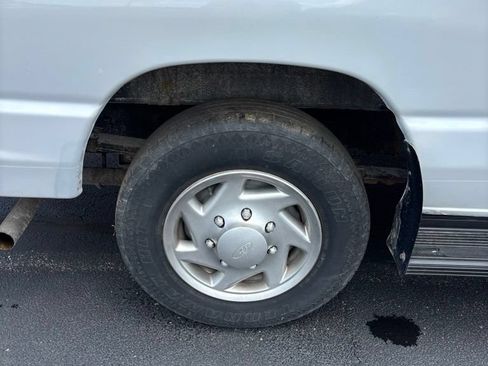 Used 2013 Ford E-150 and Econoline 150 w/ Commercial Cargo Van Pkg RWD image 9