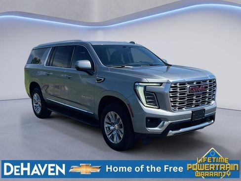 Used 2025 GMC Yukon XL Denali AWD/4WD image 8
