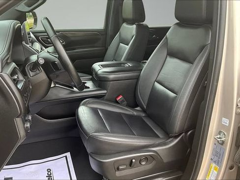 Used 2024 Chevrolet Suburban LT RWD image 21