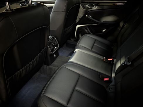 Certified 2026 Porsche Macan AWD/4WD image 18