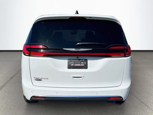 Used 2026 Chrysler Pacifica Select FWD image 6