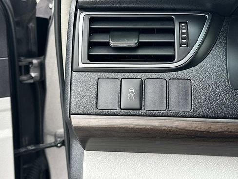 Used 2016 Toyota Camry XLE image 16