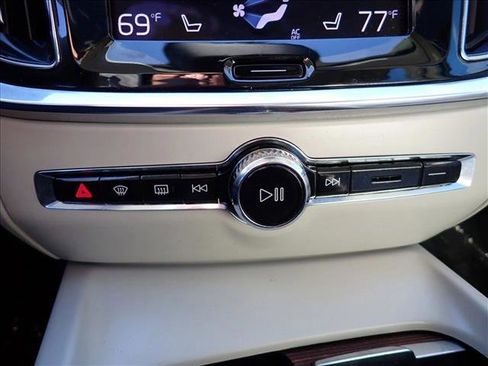 Used 2021 Volvo S60 T5 Momentum w/ Premium Package image 18