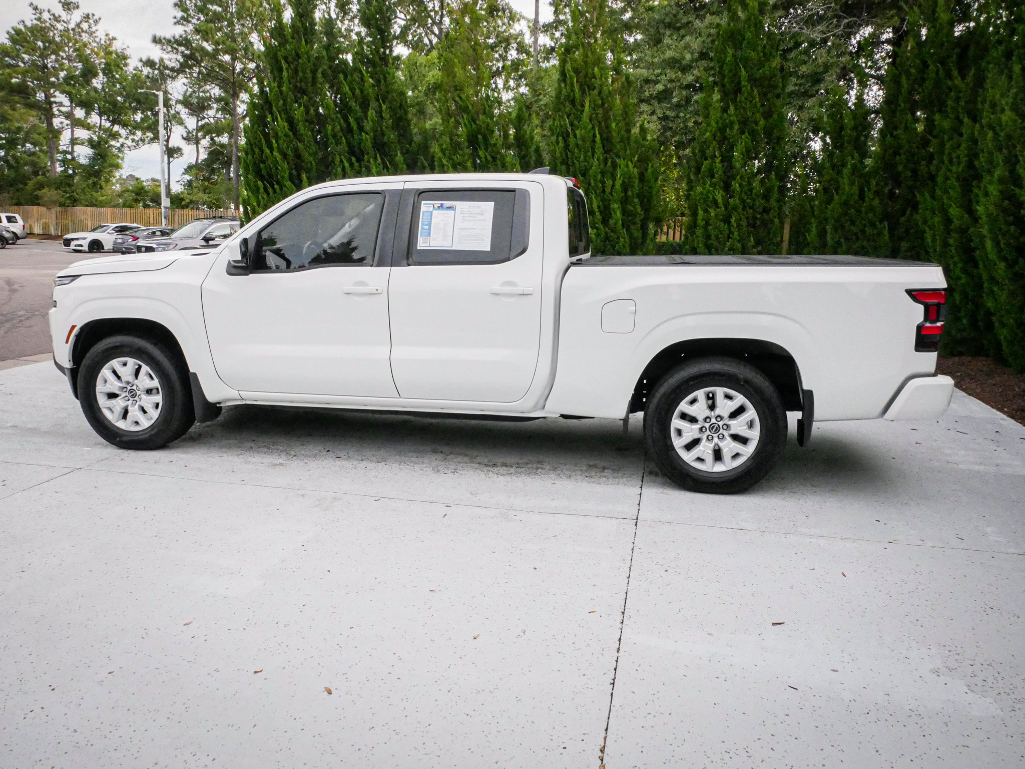 Used 2022 Nissan Frontier SV w/ Technology Package RWD image 7