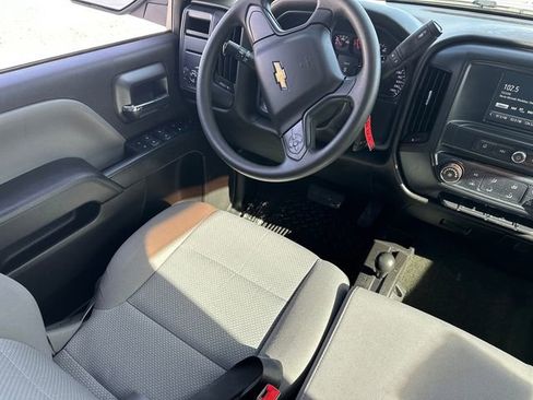 Used 2018 Chevrolet Silverado 1500 Custom w/ Custom Convenience Package image 18