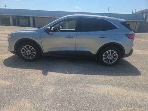 Used 2022 Ford Escape SE w/ Convenience Package FWD image 9
