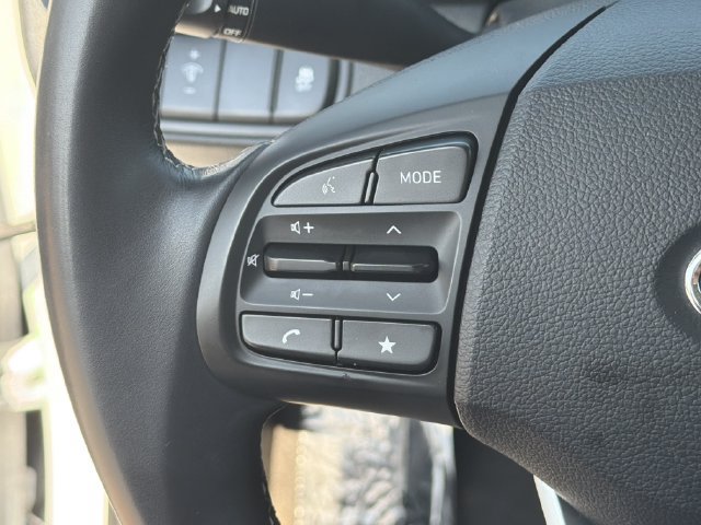 Certified 2025 Hyundai Venue SEL FWD image 27