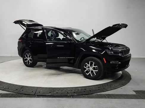 Used 2024 Jeep Grand Cherokee Limited image 9
