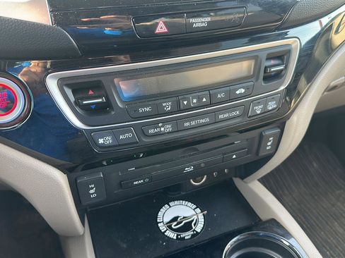 Used 2017 Honda Pilot Touring image 20