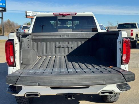 Used 2024 GMC Sierra 1500 AT4 w/ Technology Package image 4