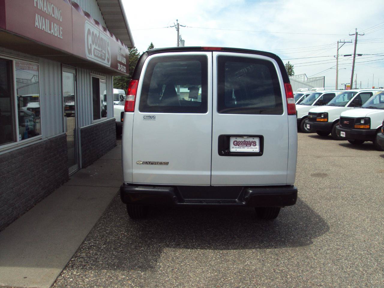 Used 2021 Chevrolet Express 3500 Extended w/ Driver Convenience Package RWD image 6