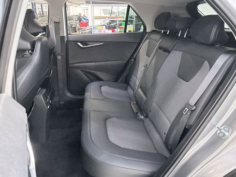 Used 2025 Kia Niro EX Touring image 26
