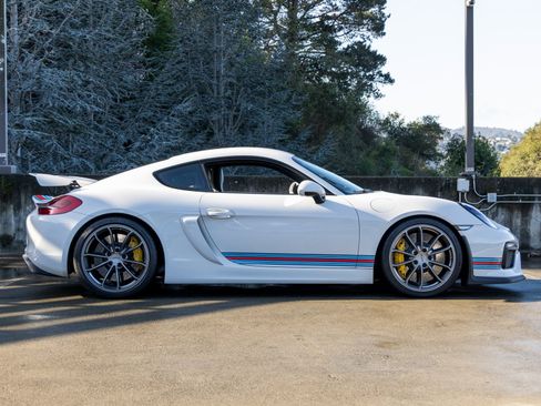 Certified 2016 Porsche Cayman GT4 image 12