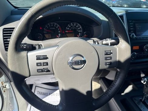 Used 2017 Nissan Frontier SV w/ SV Value Truck Package AWD/4WD image 15