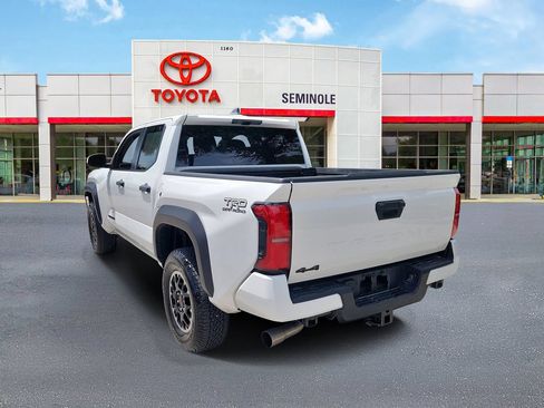 Used 2025 Toyota Tacoma TRD Off-Road AWD/4WD image 4