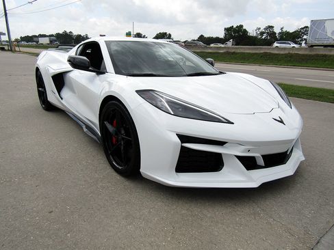 Used 2025 Chevrolet Corvette E-Ray w/ Stealth Interior Trim Package image 3