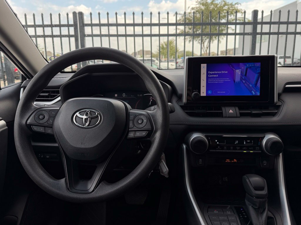 Used 2025 Toyota RAV4 LE AWD/4WD image 4