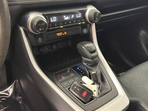 Used 2021 Toyota RAV4 XLE FWD image 22