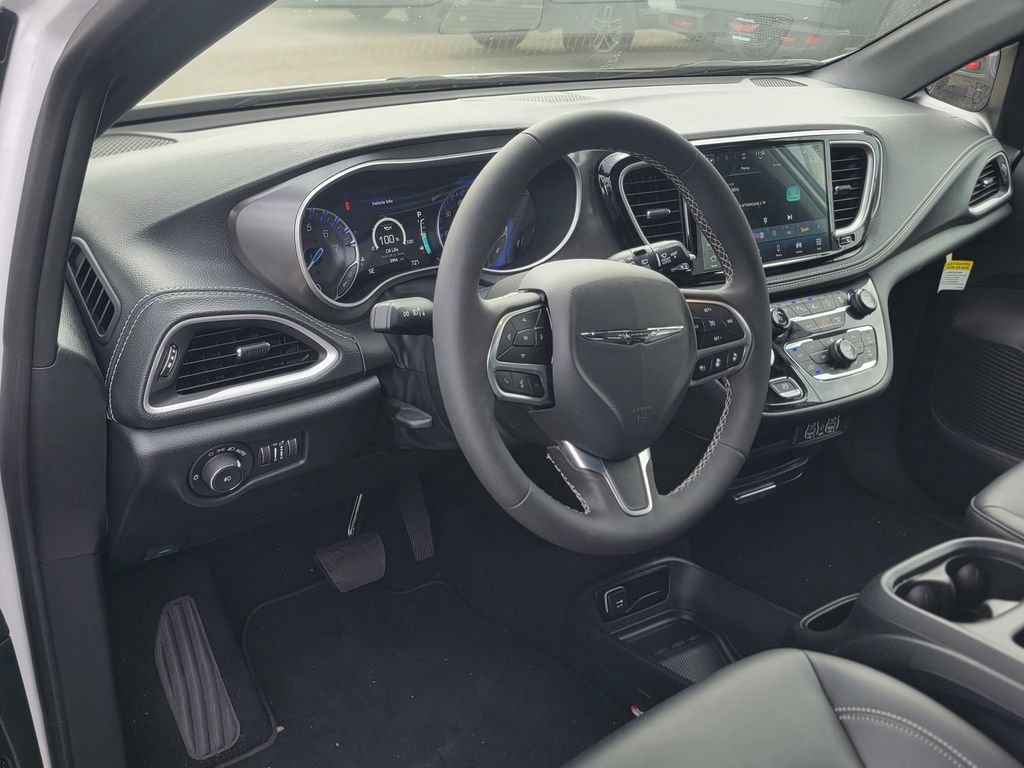 New 2025 Chrysler Pacifica Select w/ Fav Edition Package FWD image 7
