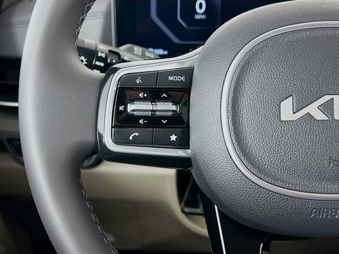 New 2025 Kia Carnival SX FWD image 15
