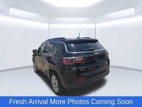 Used 2025 Jeep Compass Latitude w/ Sun & Sound Group AWD/4WD image 6