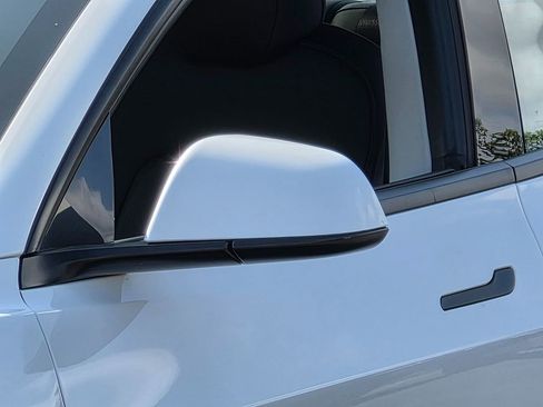 Used 2021 Tesla Model 3 Standard Range image 8