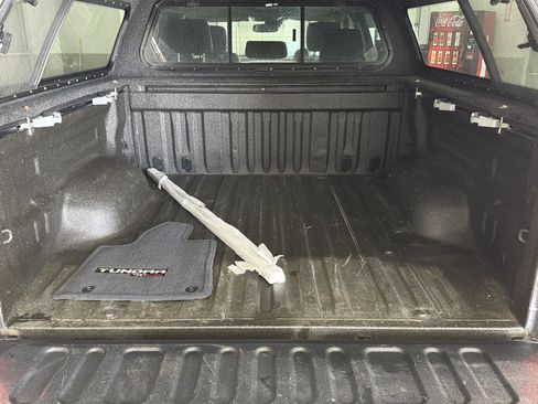 Used 2018 Toyota Tundra Limited w/ Limited Premium Package AWD/4WD image 32